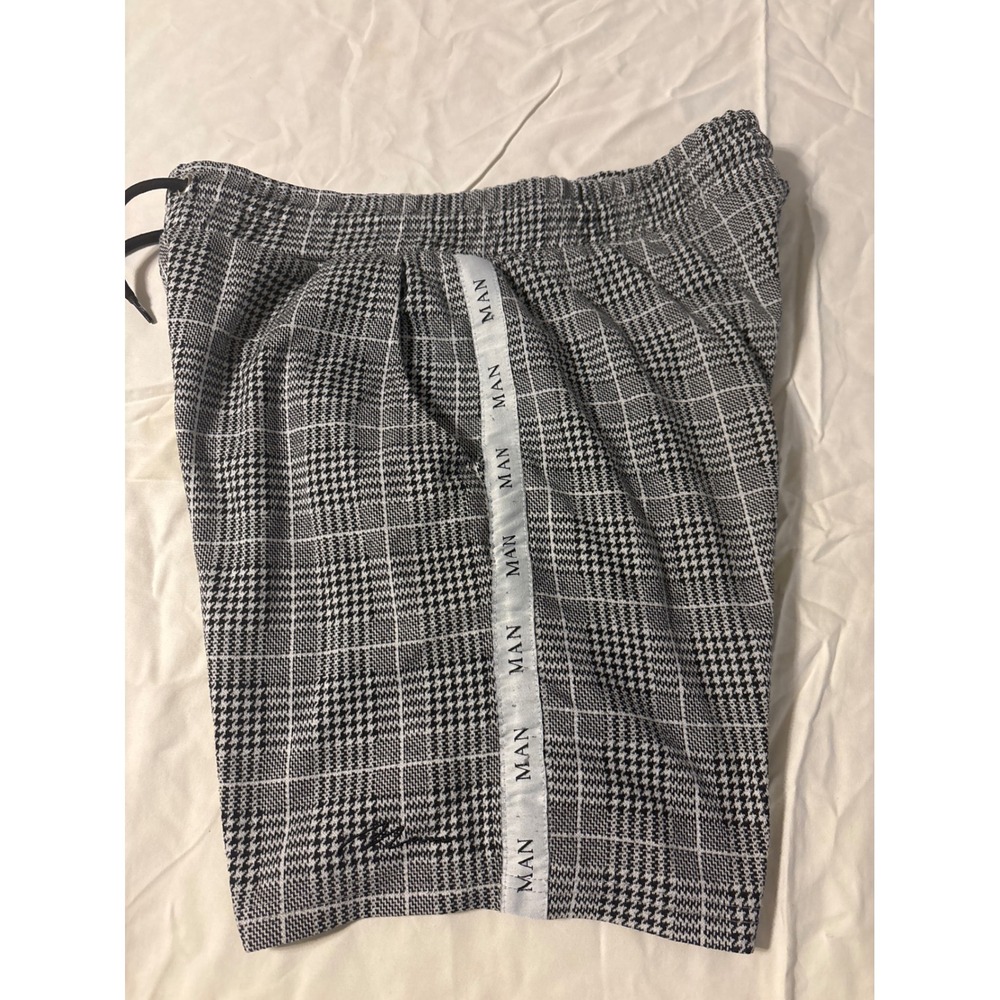 Boohoo MAN Plaid Shorts Mens Medium Grey Black Excellent‎ Branded Side Stripe